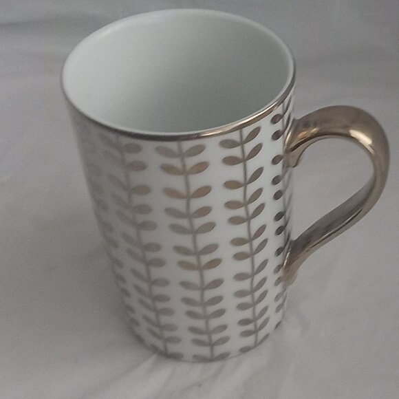 Strawberry 10 Street Cup as New God and White Design - Picture 1 of 1